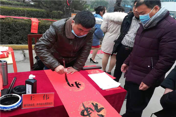 喜迎新春送春联 丹青翰墨尽芬芳 ——多宝·duobao官方网站-登录入口开展“书法艺术进校园”活动