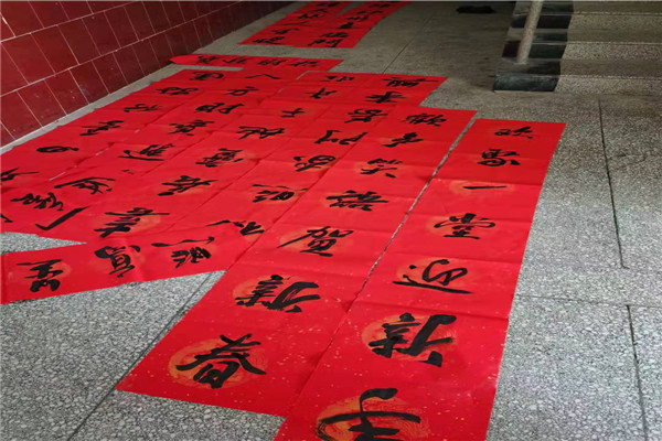 喜迎新春送春联 丹青翰墨尽芬芳 ——多宝·duobao官方网站-登录入口开展“书法艺术进校园”活动