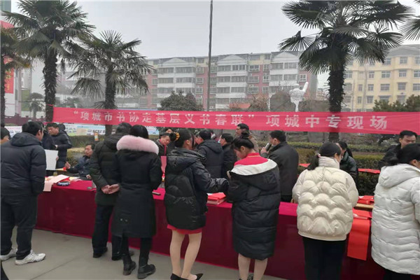 喜迎新春送春联 丹青翰墨尽芬芳 ——多宝·duobao官方网站-登录入口开展“书法艺术进校园”活动