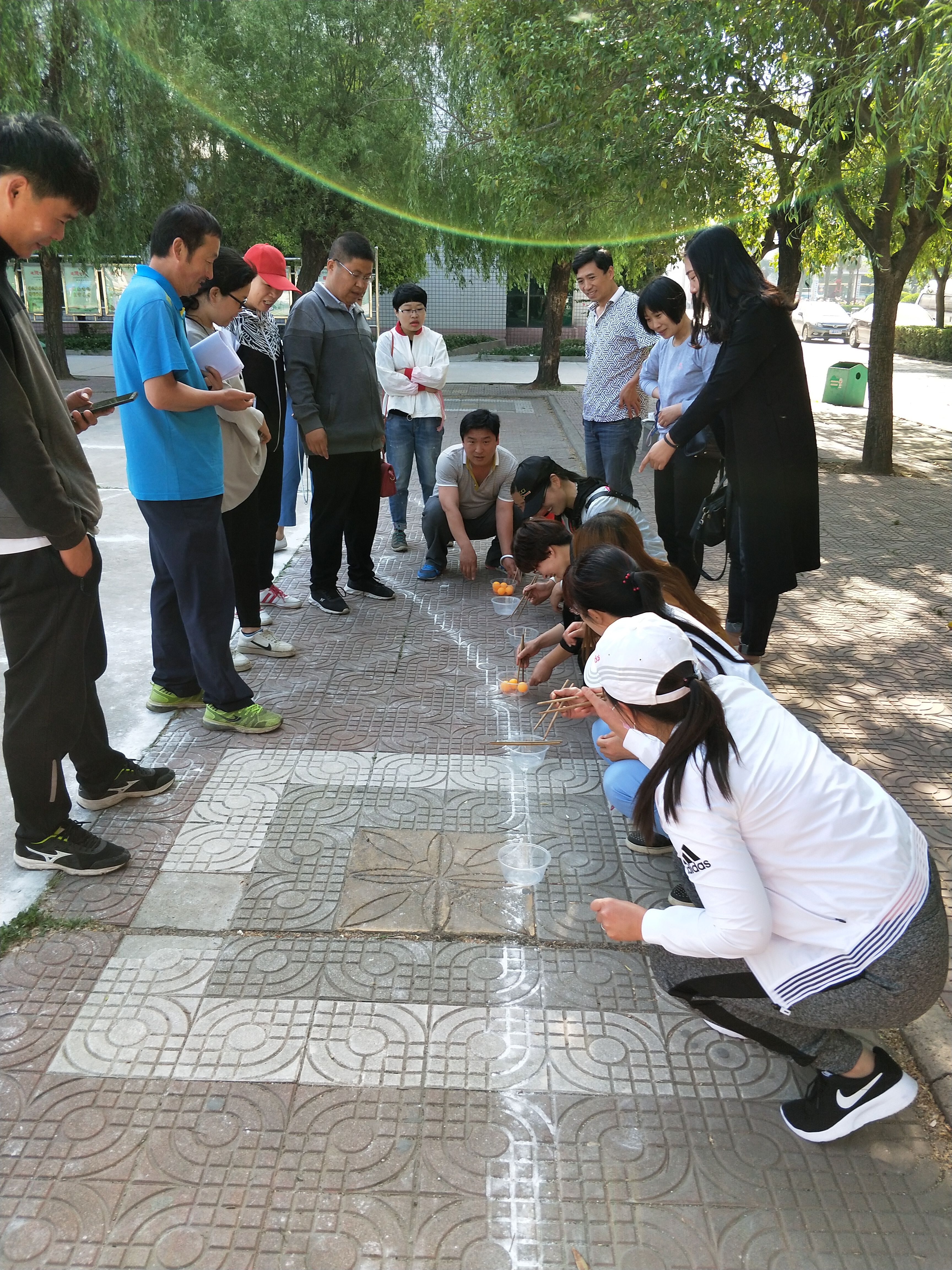 我校教师积极参加庆“五一”教职工趣味运动会